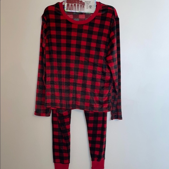 NWT Family Matching pajamas Mom Size Small Color Plaid Red & Black - Picture 1 of 8